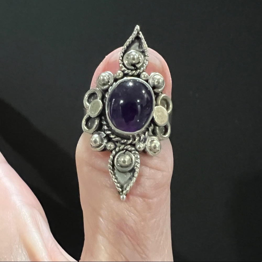 Beautiful silver & amethyst ring. - Picture 3 of 11